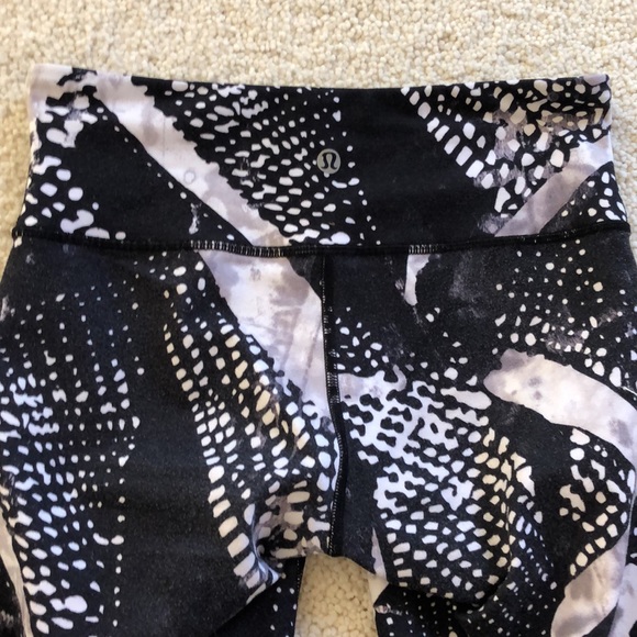 LULULEMON ATHLETICA Static Mist White Black Wunder Under Crop III Leggings - Picture 6 of 16